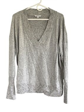 Evereve Maci Pullover V Neck Gray Sweater Size Large Soft Cozy Knit